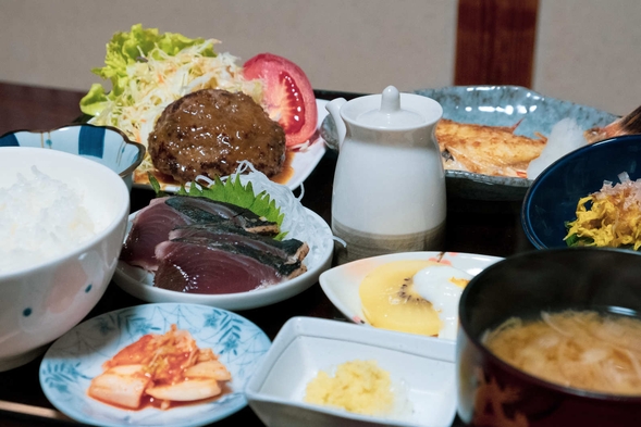 ◆お部屋食・無料貸切風呂付◆　昭和レトロな館内で手作り家庭料理を味わう　【　夕食付プラン　】　